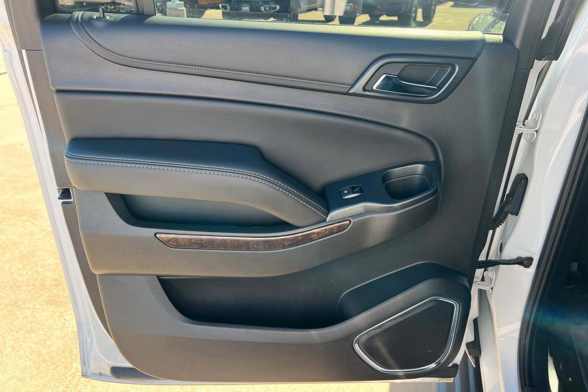 2017 Chevrolet Suburban LS - Photo 19
