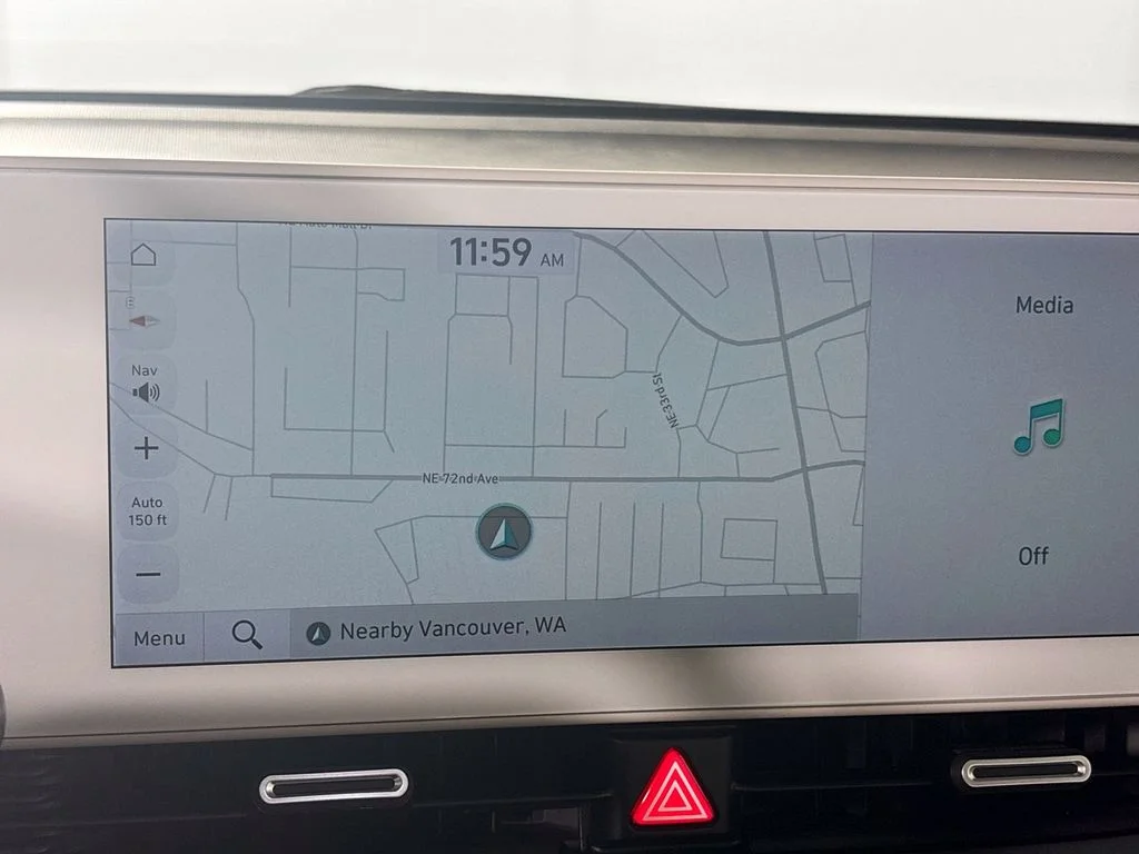 Used 2023 White Hyundai SEL image 16