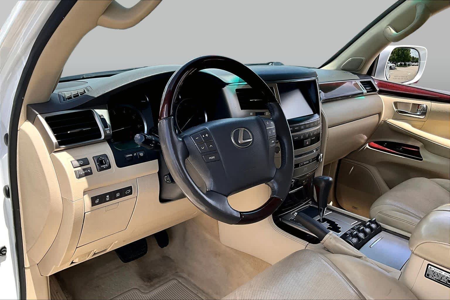 Used 2014 Starfire Pearl Lexus  image 15
