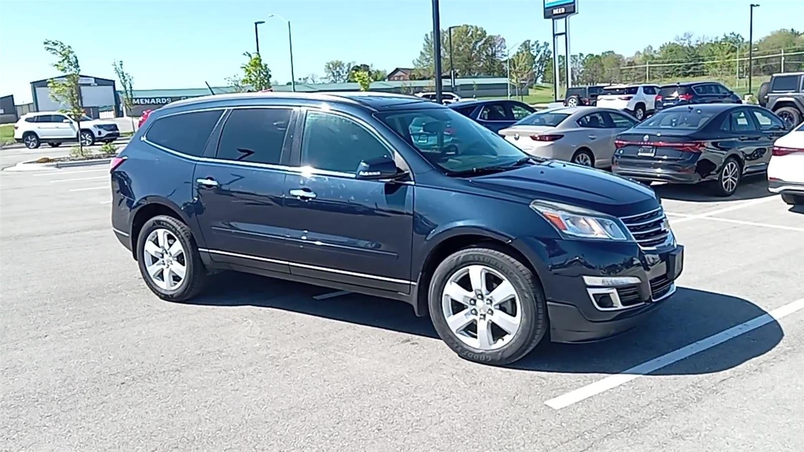 Used 2016 Chevrolet Traverse 1LT with VIN 1GNKRGKD5GJ261823 for sale in Kansas City