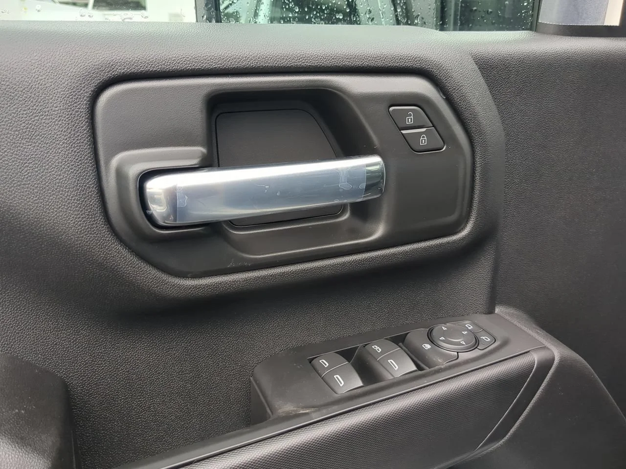 New 2026 Summit White Chevrolet WT image 22