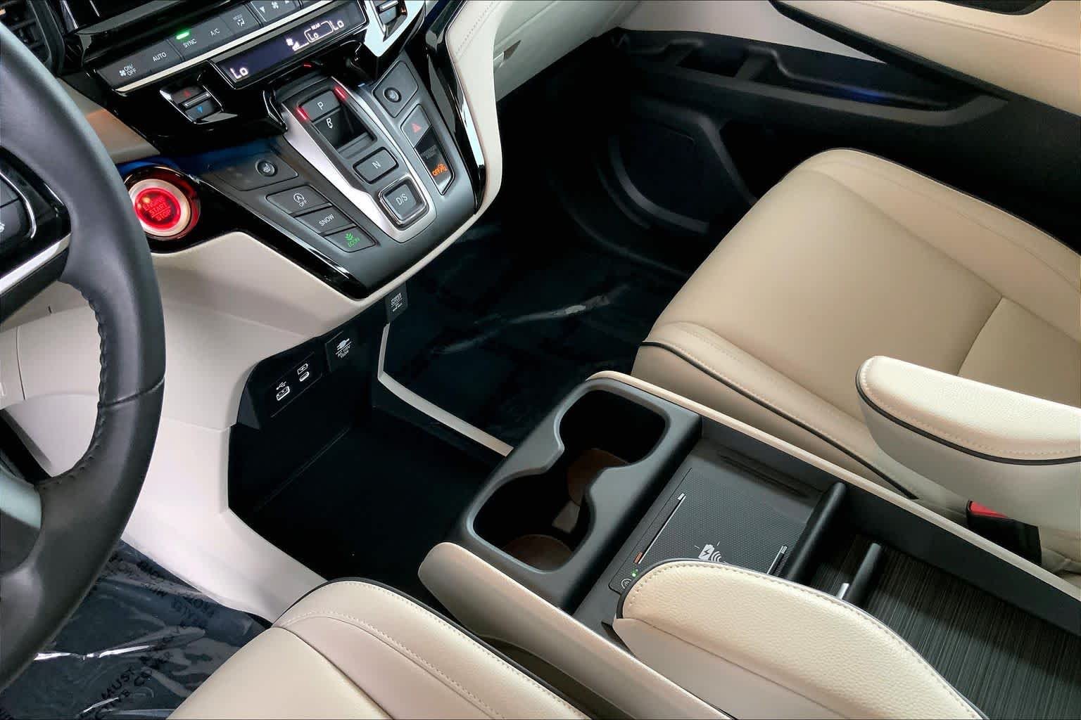 Used 2025 Modern Steel Metallic Honda Touring image 17