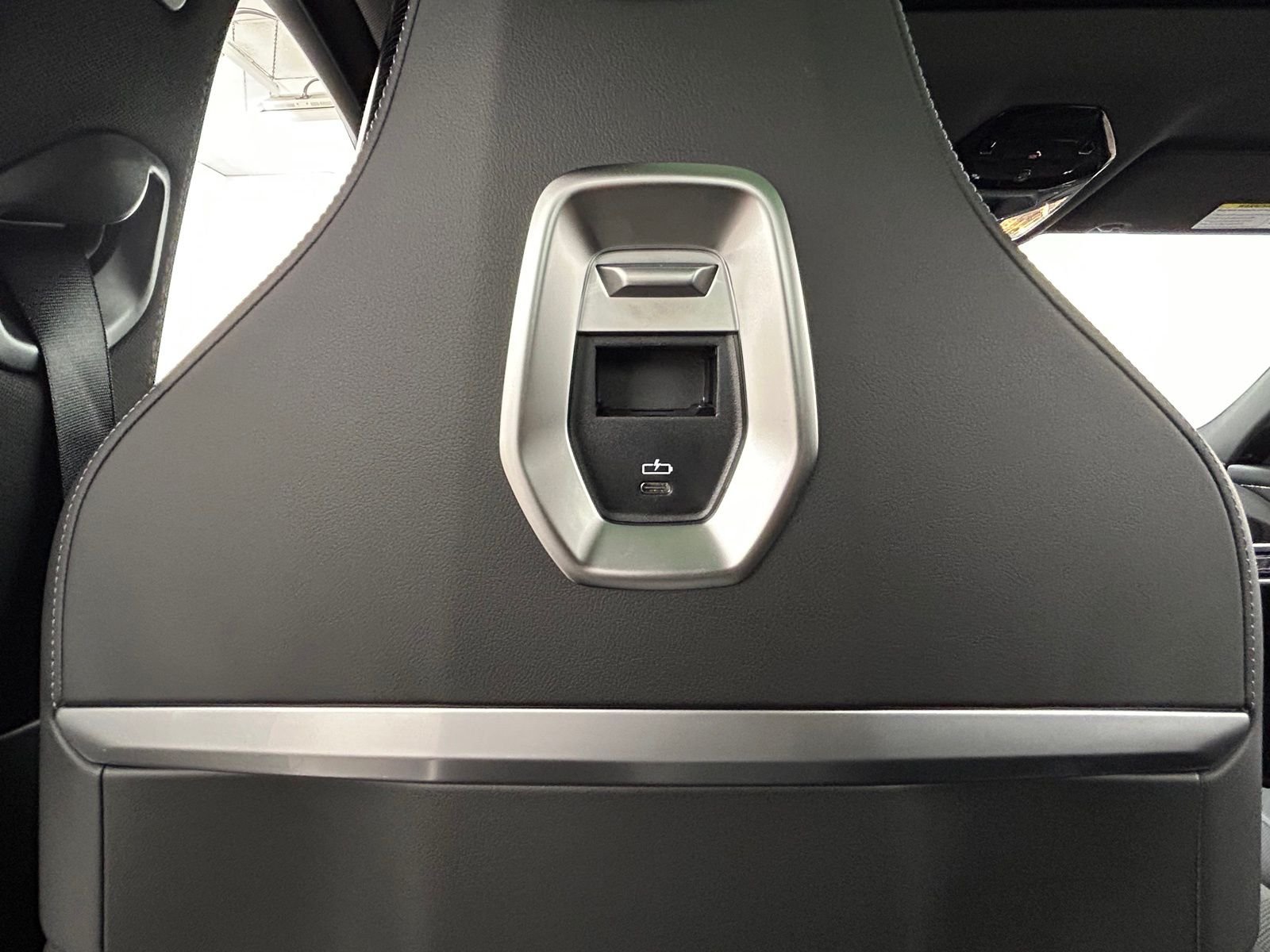 New 2026 Black Sapphire Metallic BMW 740i xDrive image 33