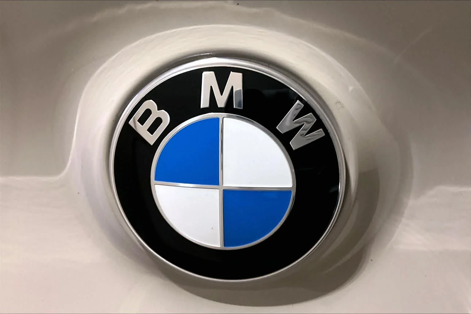 Certified Used 2025 Dune Grey Metallic BMW M50 xDrive image 32