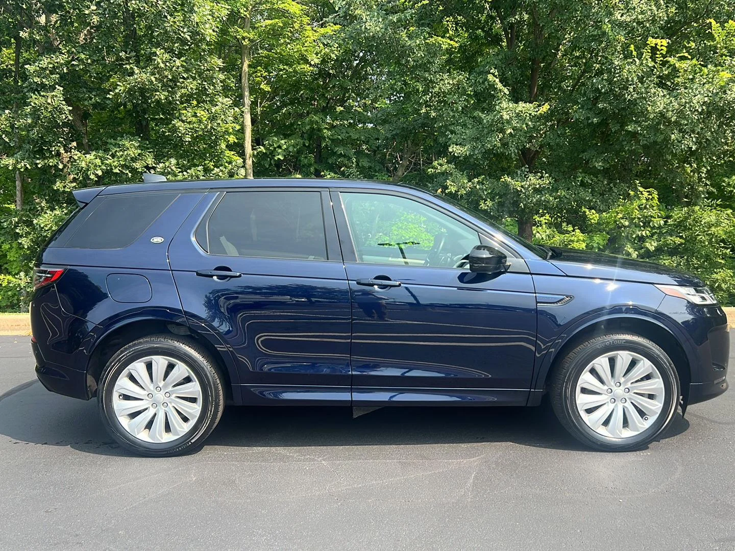 Used 2022 Portofino Blue Metallic Land Rover S R-Dynamic image 5