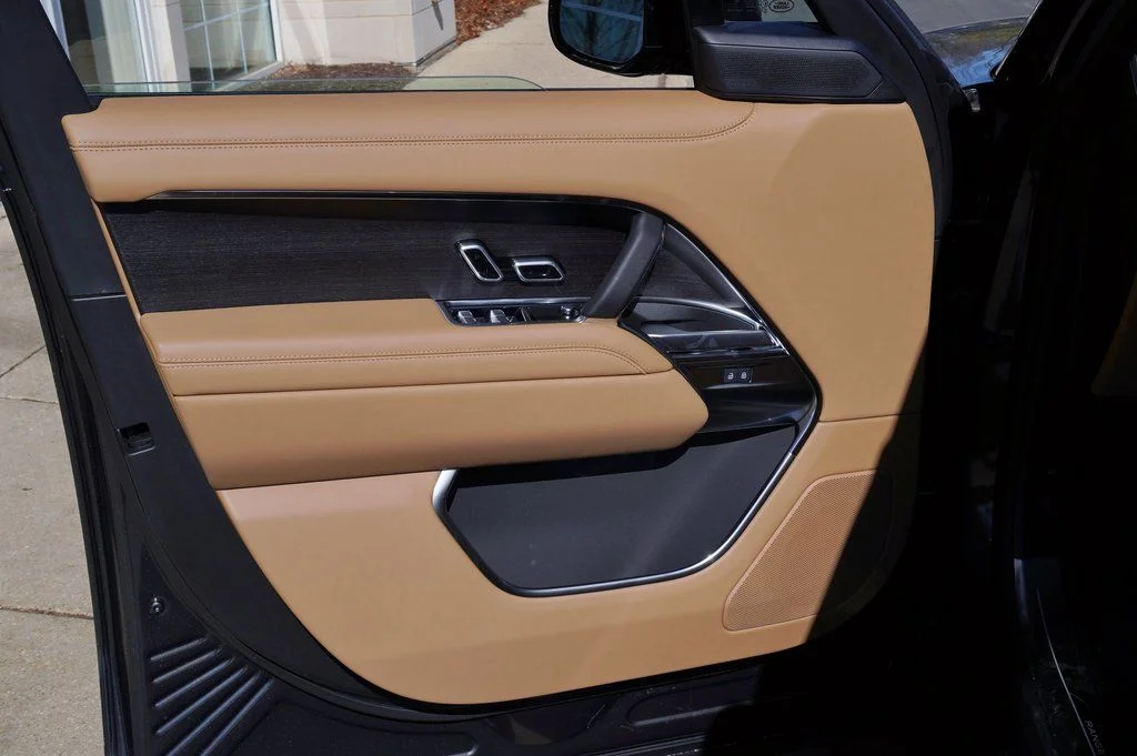 New 2026 Carpathian Grey Land Rover SE image 10