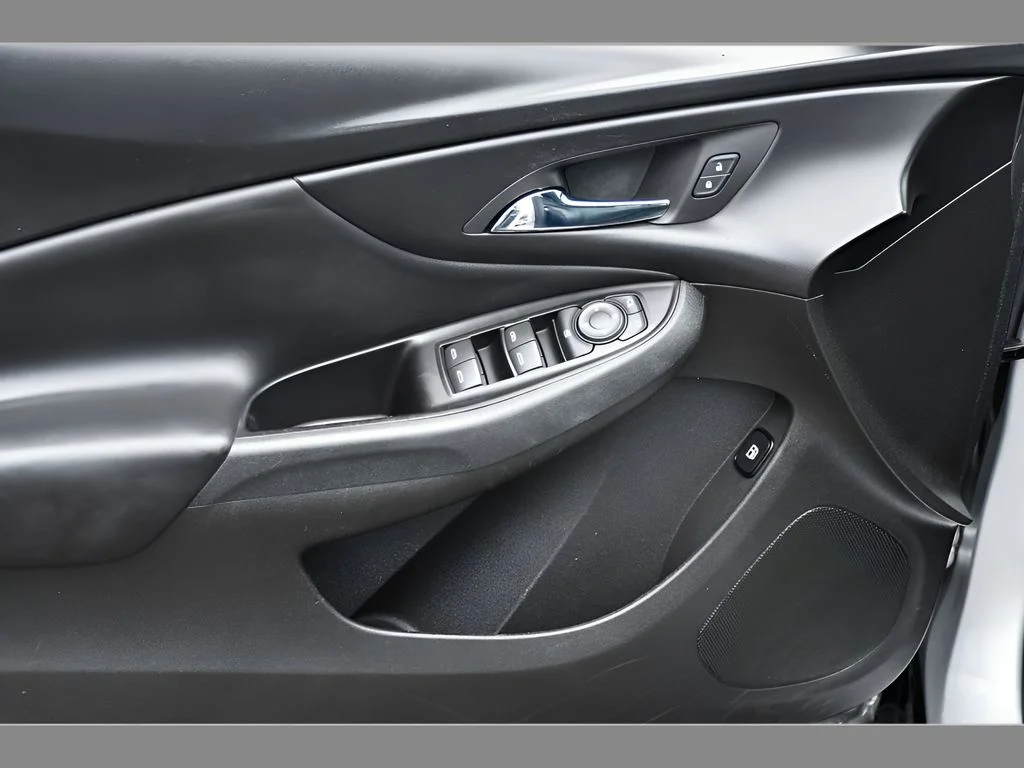 Used 2018 Silver Ice Metallic Chevrolet LT image 26