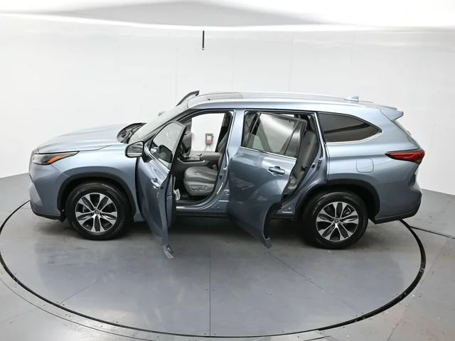Used 2022 Moon Dust Toyota XLE image 42