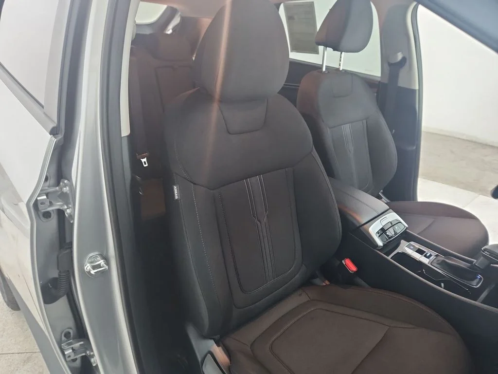 Used 2024 Silver Hyundai SEL image 27