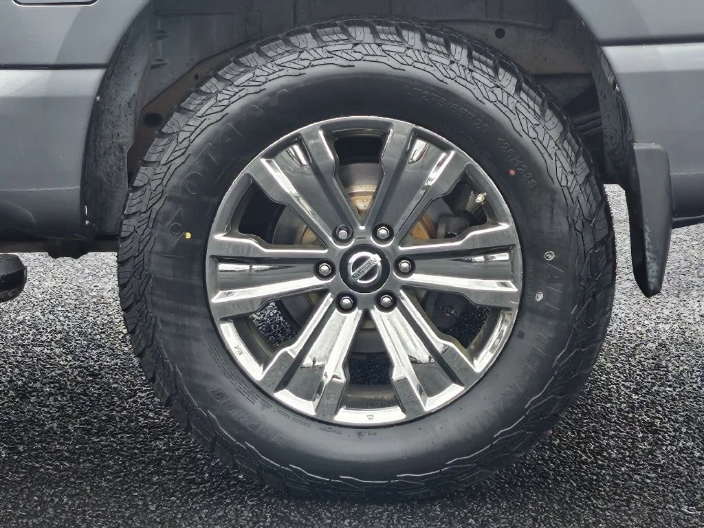 Certified Used 2018 Gray Nissan SL image 14