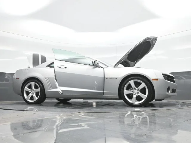 Used 2011 Silver Chevrolet 1LS image 31