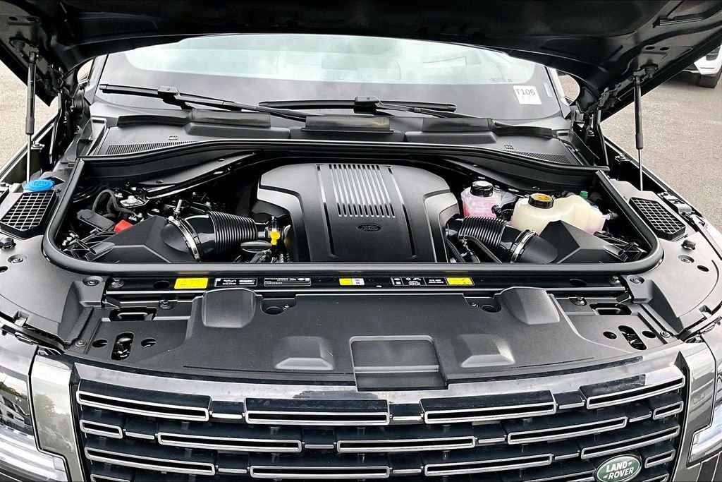 Used 2026 Black Land Rover SE image 9