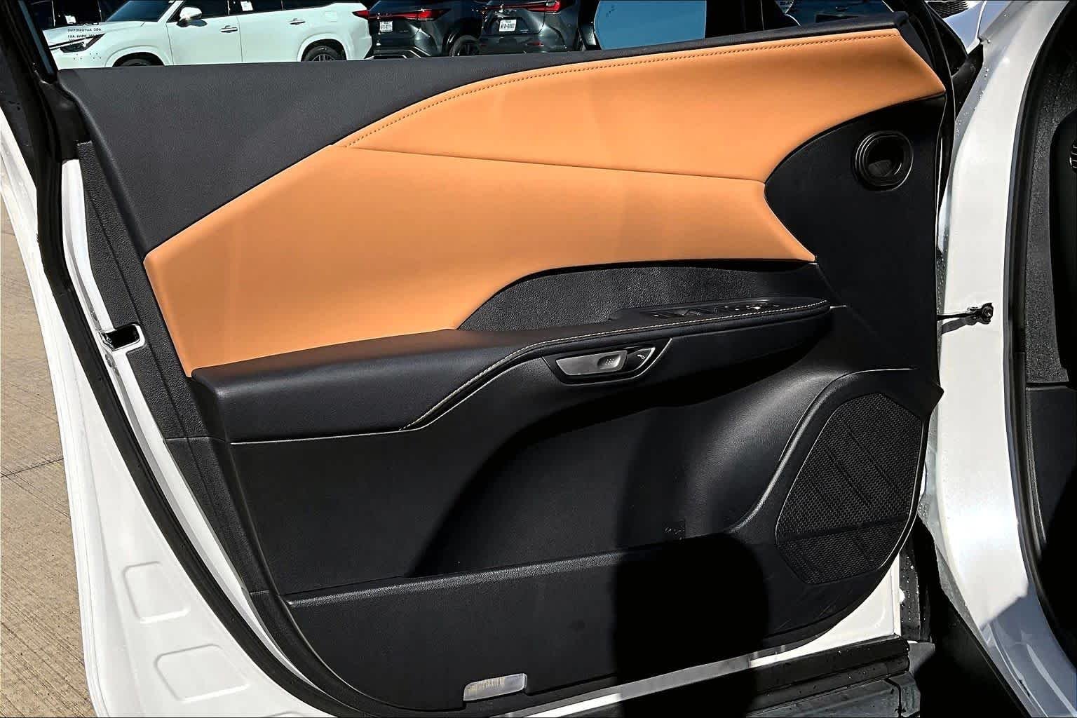 Used 2025 Eminent White Pearl Lexus Premium image 22