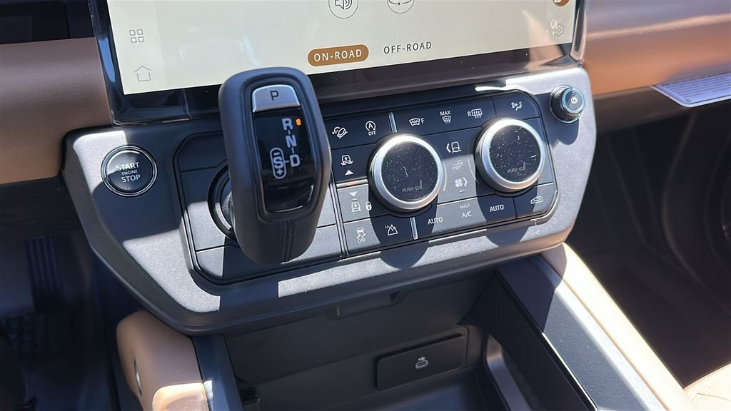 New 2026 Woolstone Green LAND ROVER S image 17