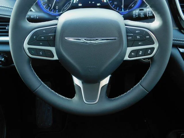 New 2026 Silver Mist Clear-Coat Exterior Paint Chrysler Select image 7