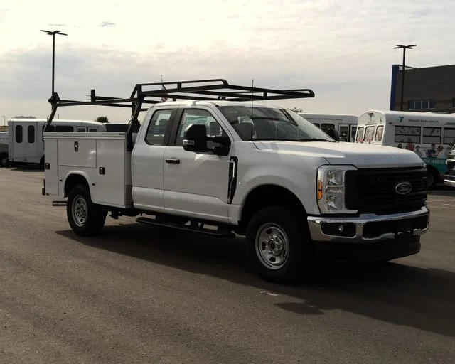 New 2026 Oxford White Ford XL image 8