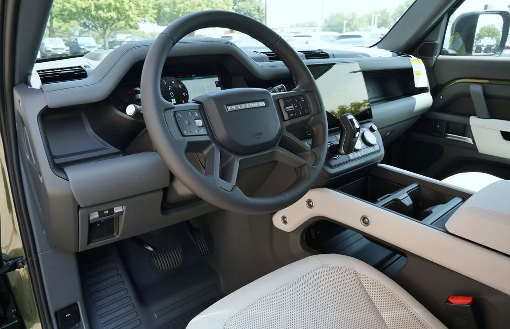 New 2026 Woolstone Green Land Rover X-Dynamic SE image 15