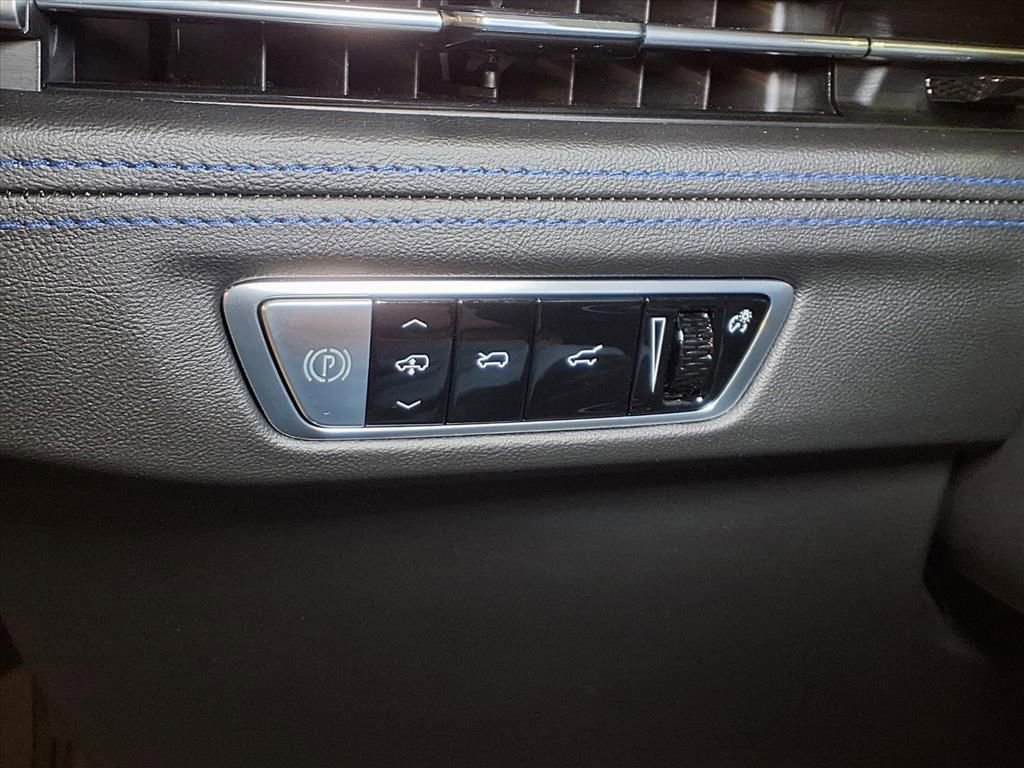 2026 Cadillac Escalade IQL Luxury - Photo 16