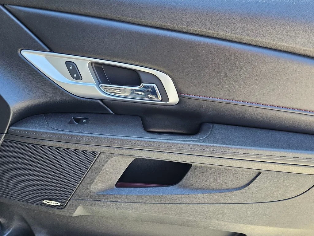 Used 2017 Onyx Black GMC SLE-2 image 8