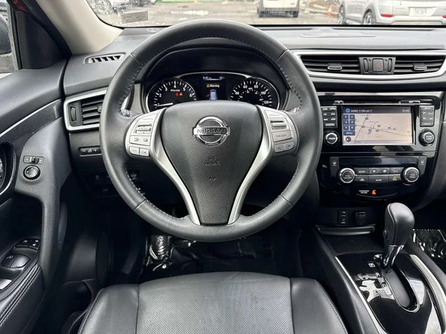 Used 2015 Red Nissan SL image 16