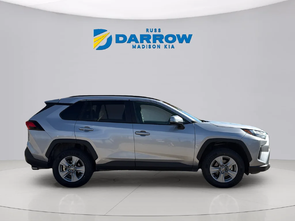 Used 2025 Silver Sky Metallic Toyota XLE image 6