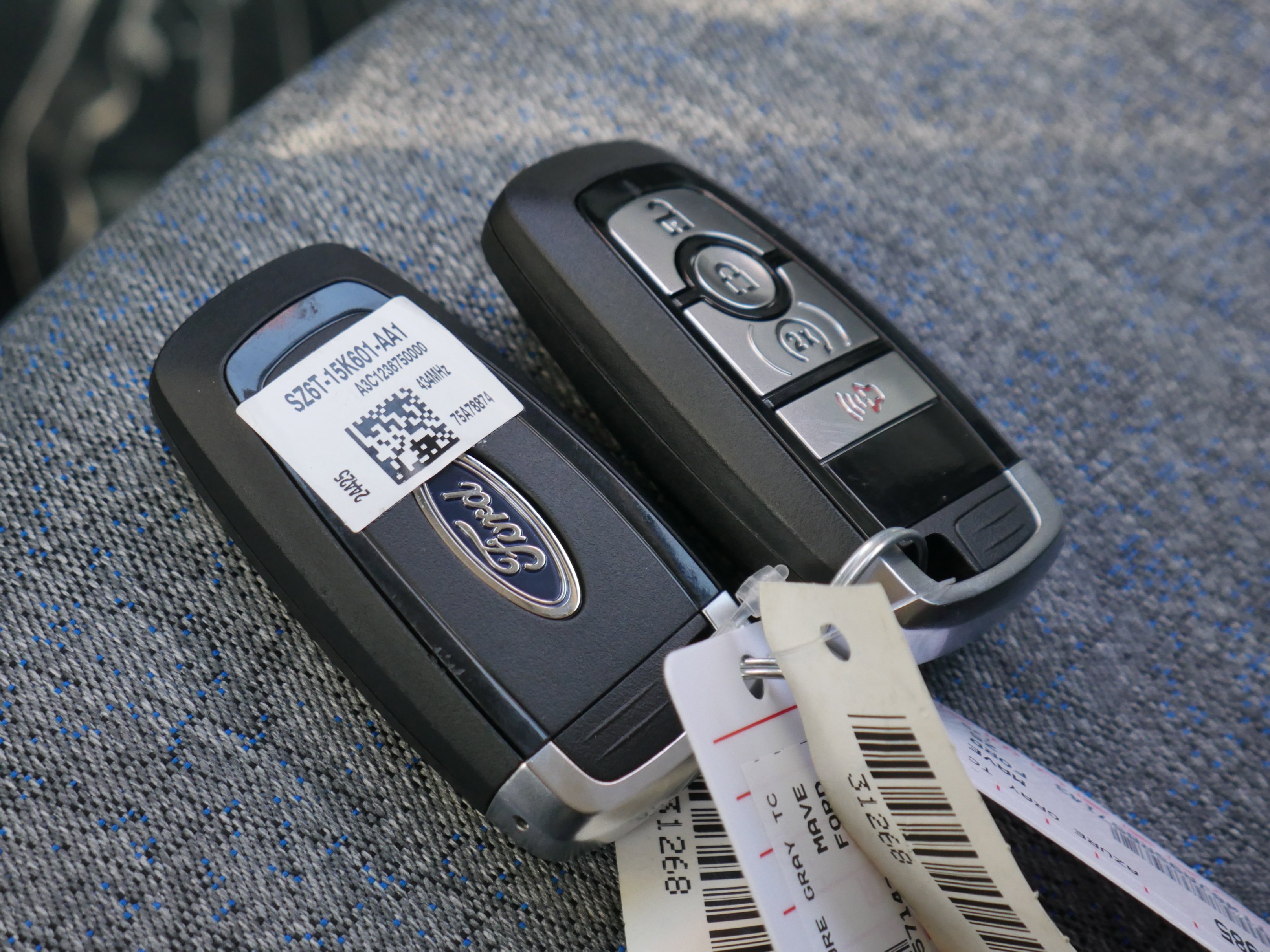 New 2025 Azure Gray Metallic Tri-Coat Ford XLT image 35