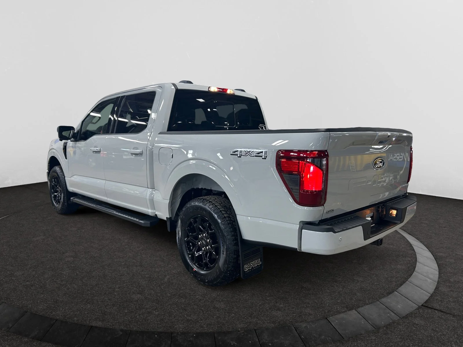 New 2026 Avalanche Ford XLT image 3