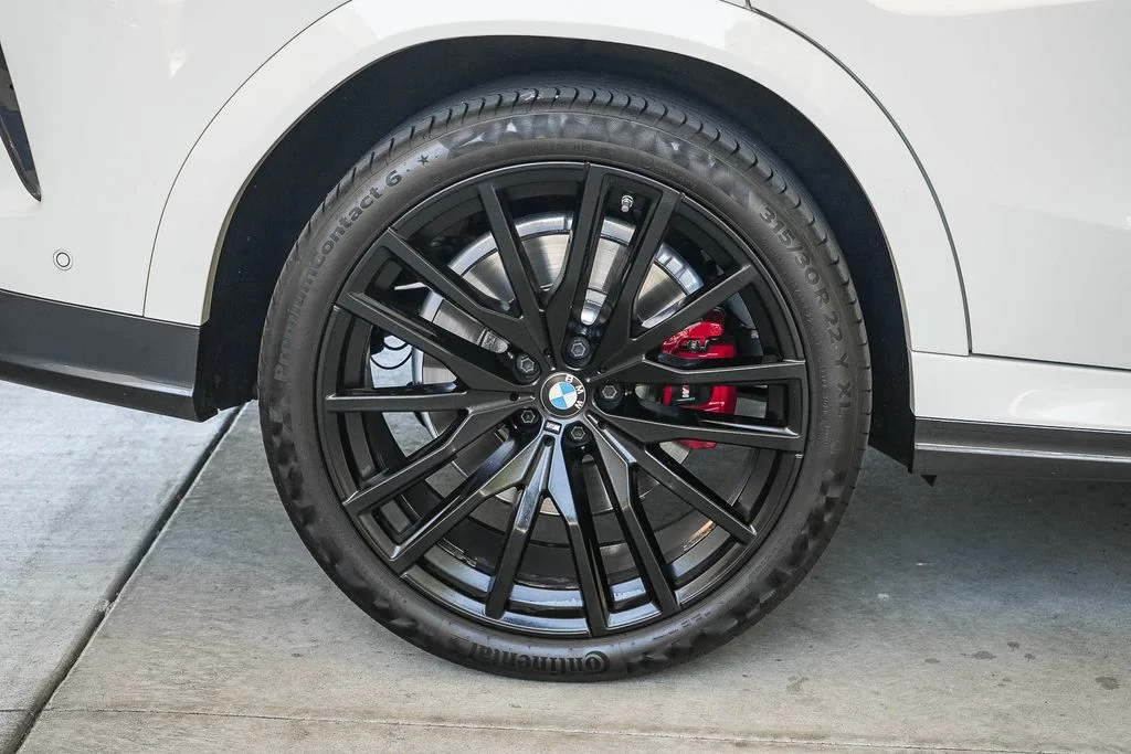 Used 2022 White BMW M50i image 11