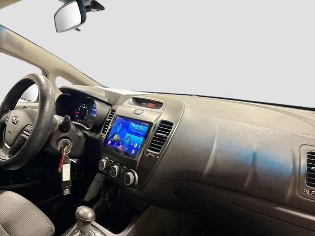Used 2018  Kia LX image 21