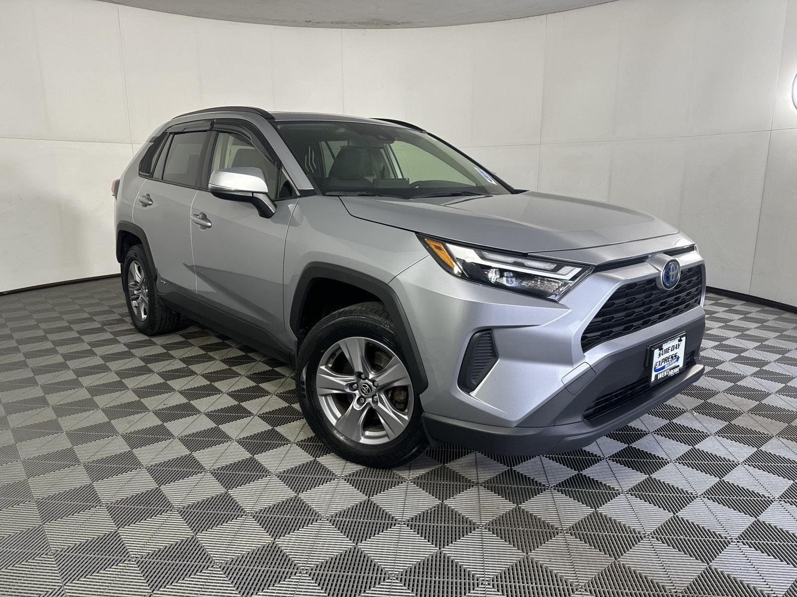 Used 2022 Silver Sky Metallic Toyota XLE image 13