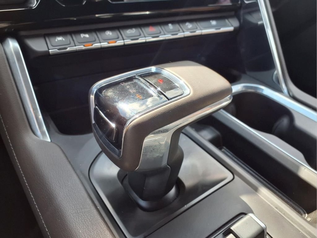 Used 2024 White GMC Denali image 19