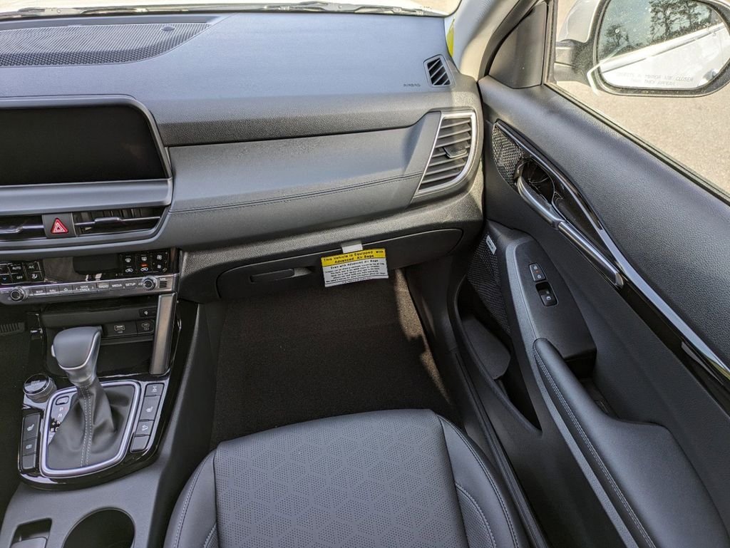 New 2024 Snow White Pearl Kia SX image 17