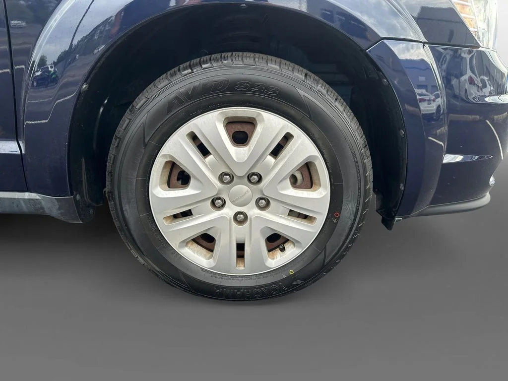 Used 2018 Blue Dodge SE image 16