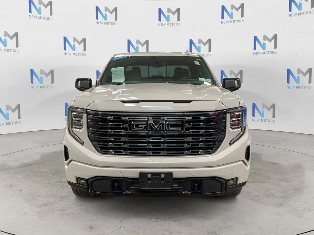Used 2025 Titanium GMC Denali Ultimate image 8