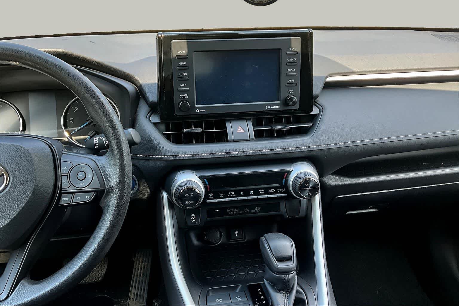 2022 Toyota RAV4 XLE - Photo 14
