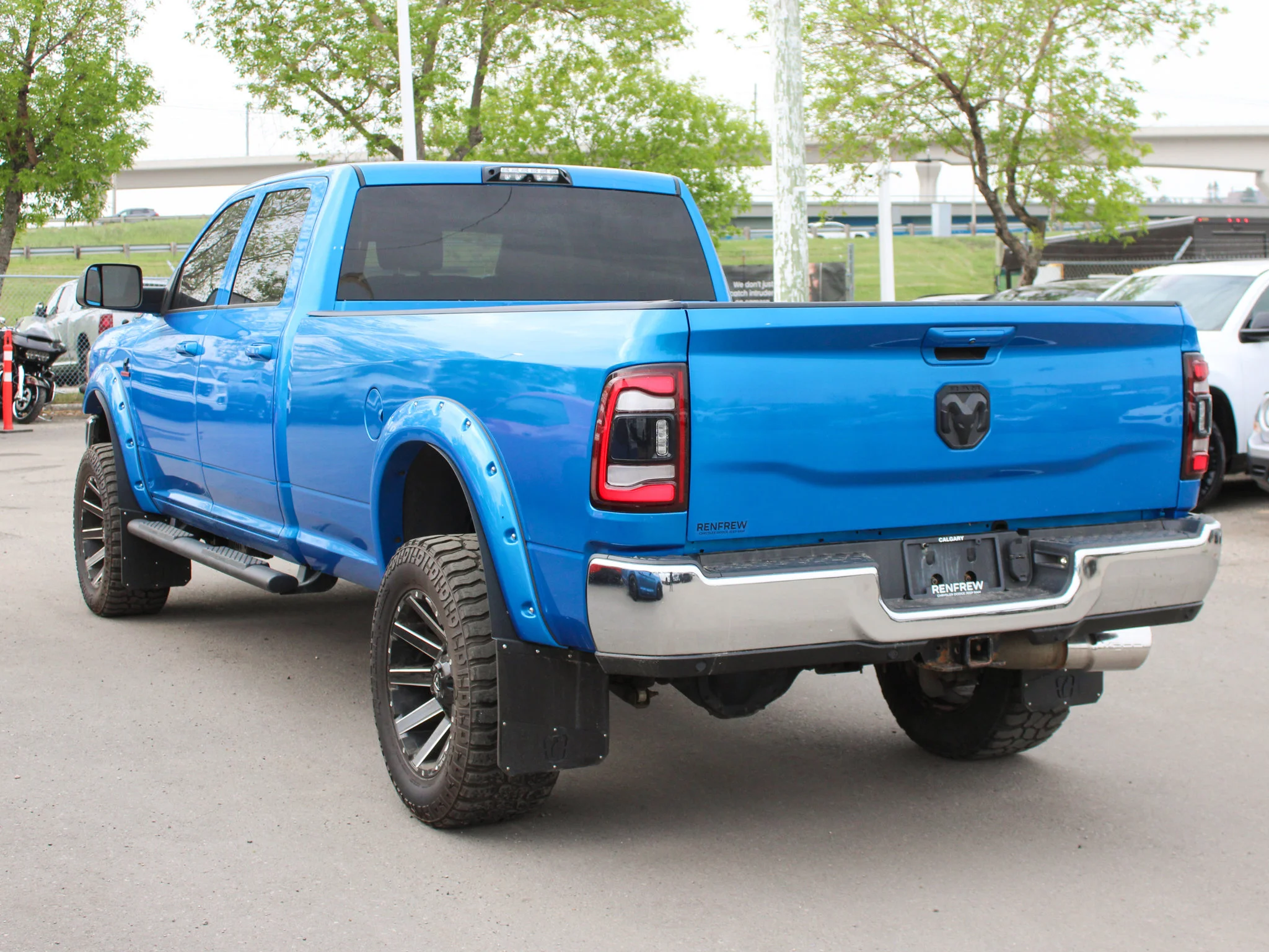 Used 2020 Blue RAM Big Horn *5th Wheel & Gooseneck | Apple CarPlay | Alpine | Cummins | Heated Seats image 14