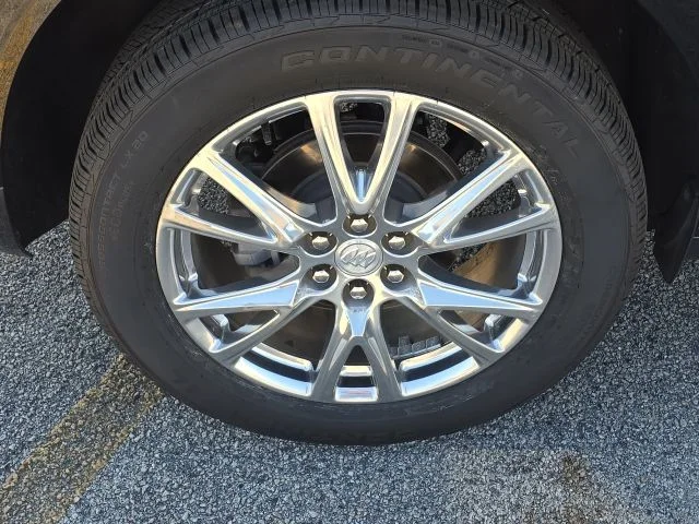 Used 2022 Black Buick Essence image 9