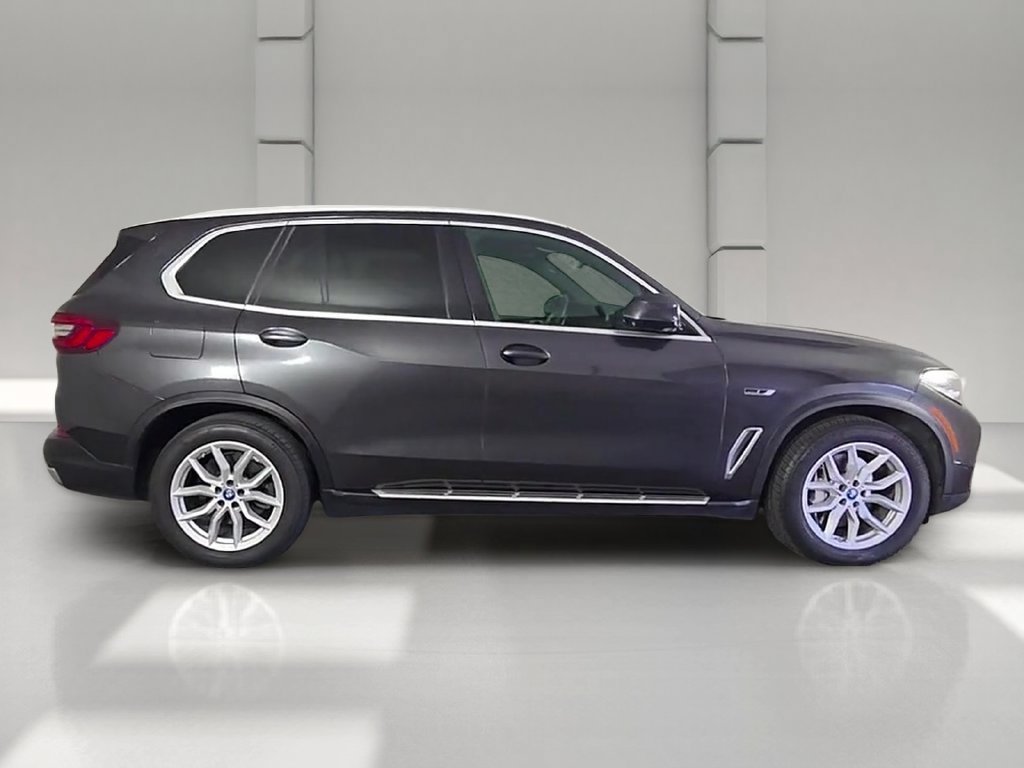 Certified Used 2022 Dark Graphite Metallic BMW xDrive45e image 37