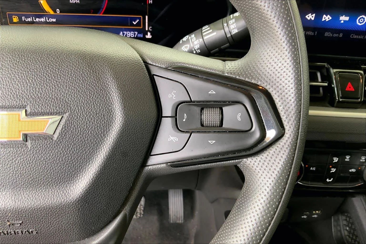 Used 2025 Summit White Chevrolet LT image 25