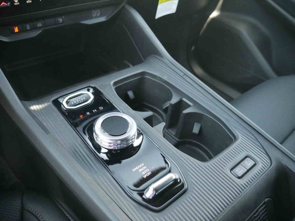 New 2026 Bright White Clear-Coat Exterior Paint Jeep Limited image 26