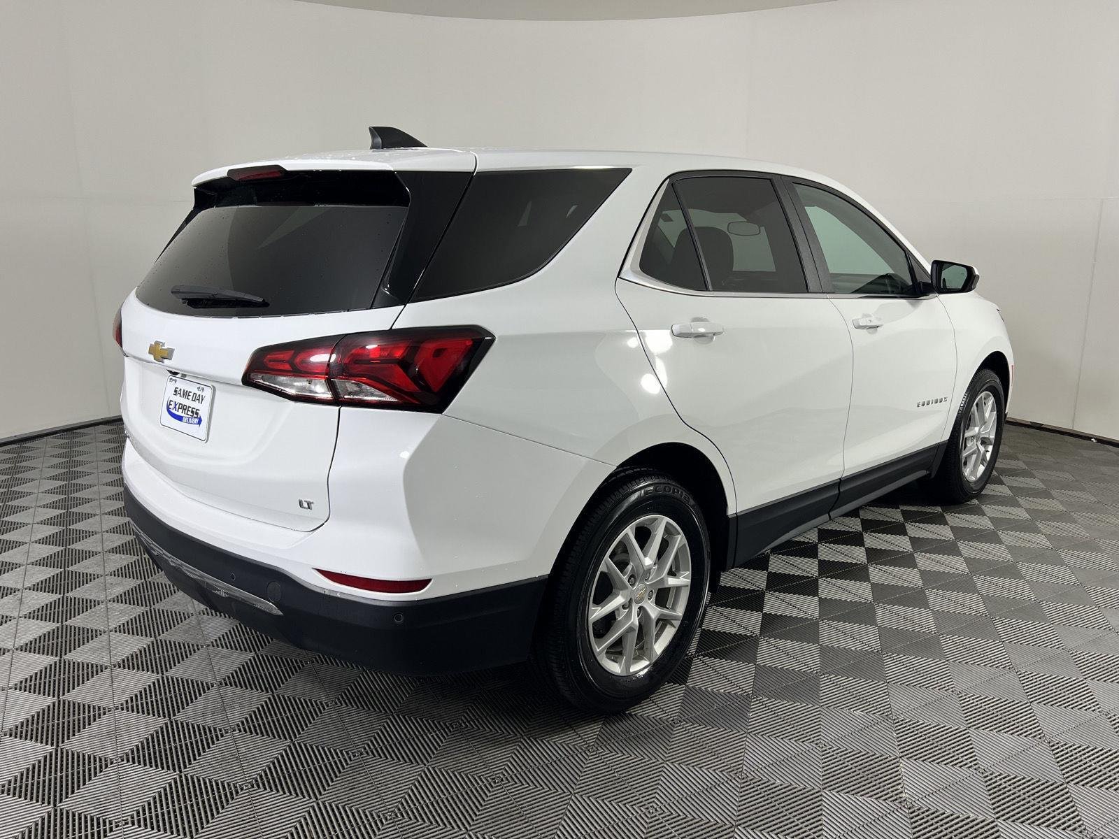 Used 2024 Summit White Chevrolet LT image 29