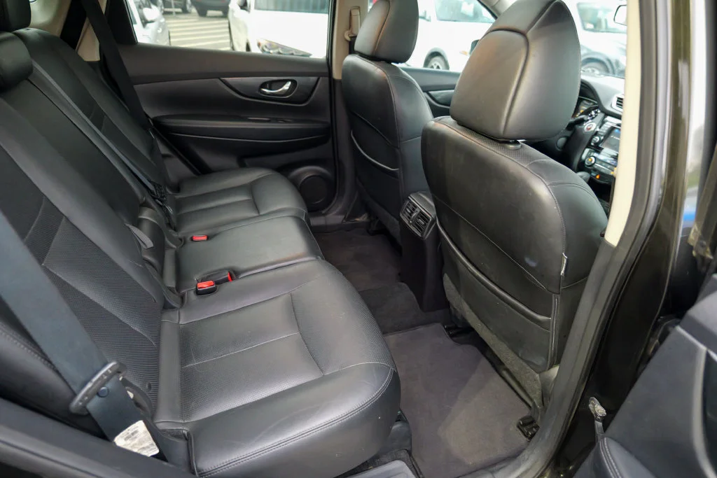 Used 2015 Midnight Jade Nissan SL image 29