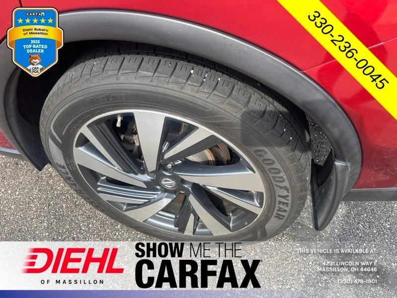 Used 2017 Red Nissan Platinum image 9