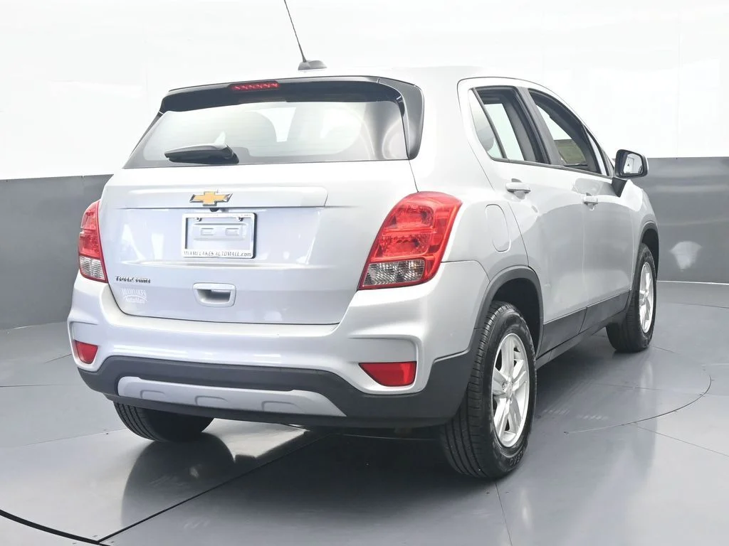 Used 2017 Silver Ice Metallic Chevrolet LS image 5