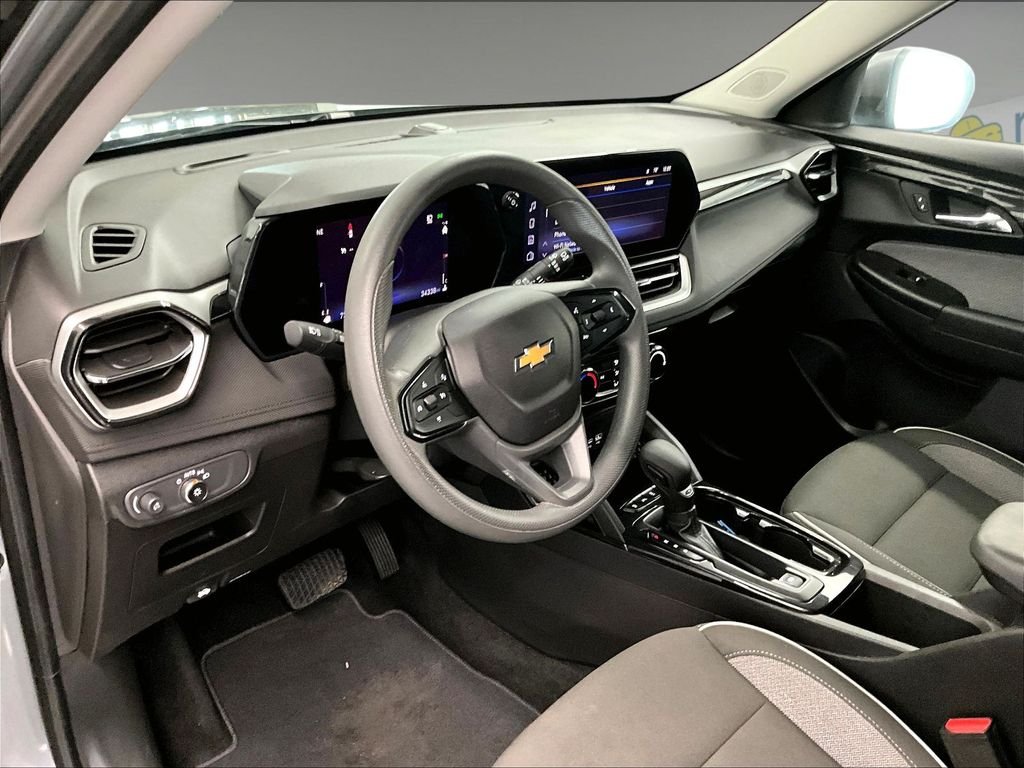 Used 2025 Sterling Gray Metallic Chevrolet LT image 8