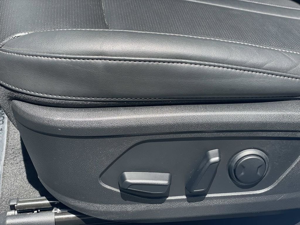 2025 Kia Sorento S - Photo 23