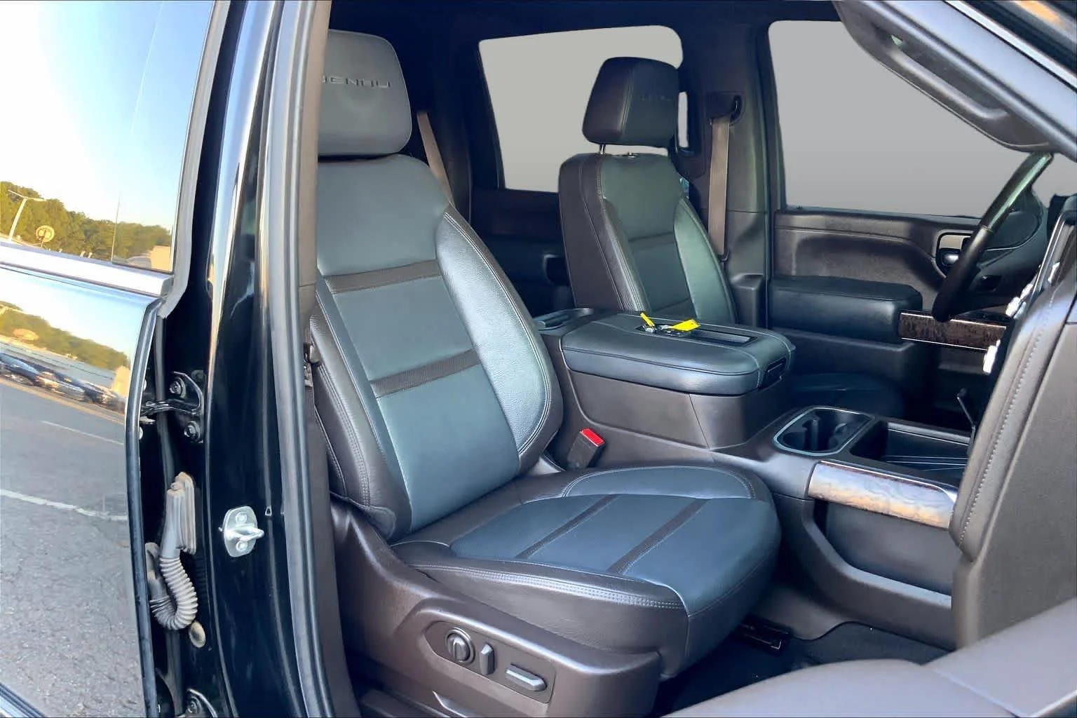 Used 2021 Ebony Twilight Metallic GMC Denali image 8