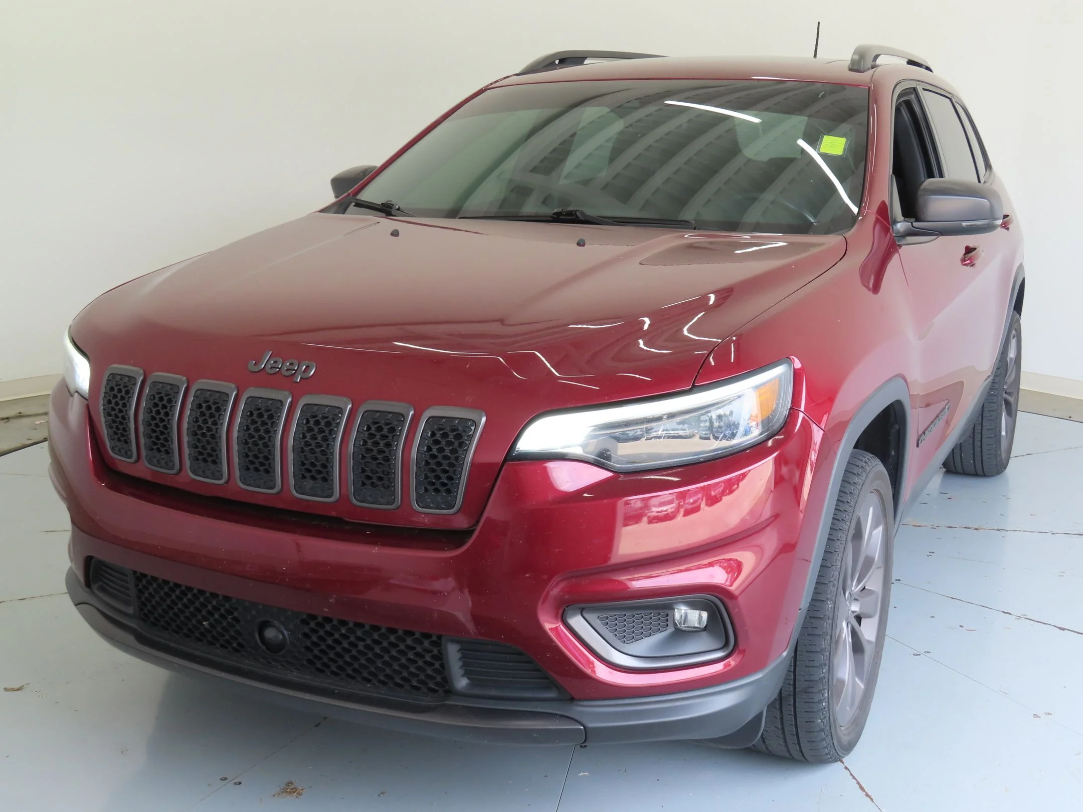 Used 2021 Red Jeep Latitude Lux image 8