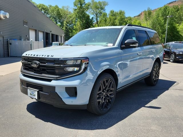 New 2026 Glacier Gray Metallic Tri-Coat Ford Platinum® image 5