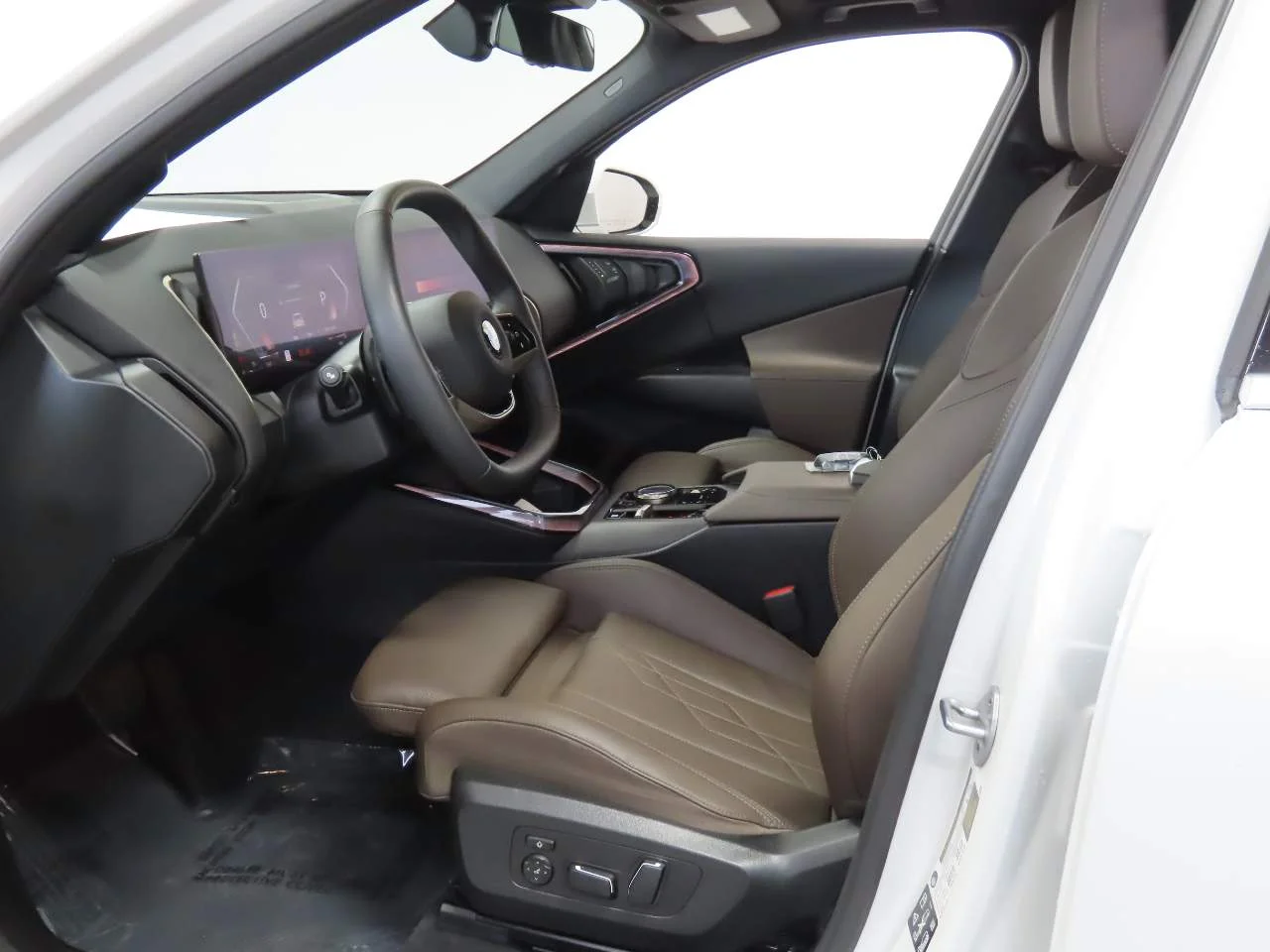 Used 2025 Alpine White BMW 30 xDrive image 15